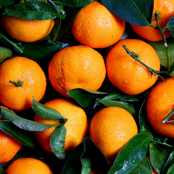 Orange fruit in a pile 